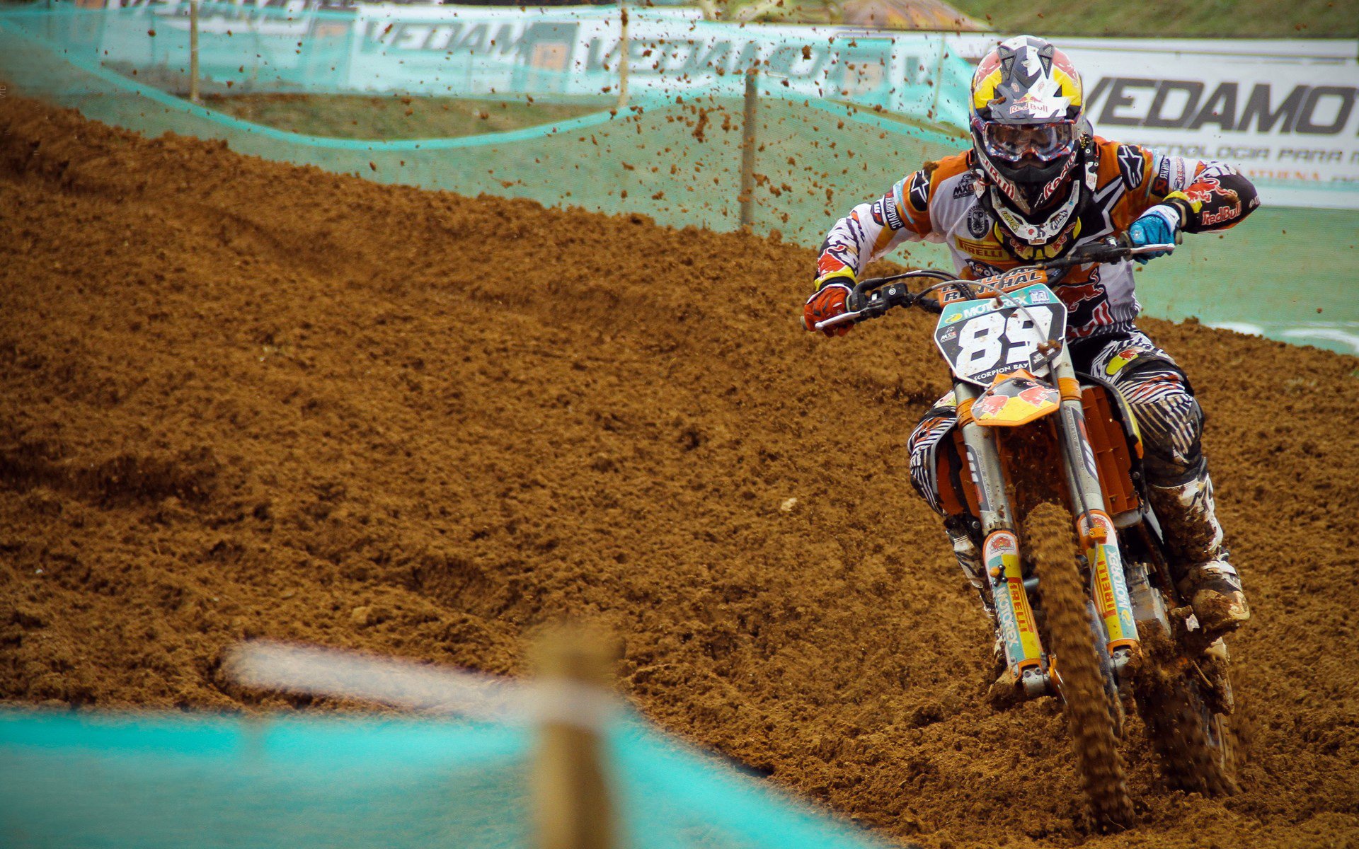 开云平台-安东·李恩：凭借不懈的跑动和精准的传球，他为全黑队创造进攻机会